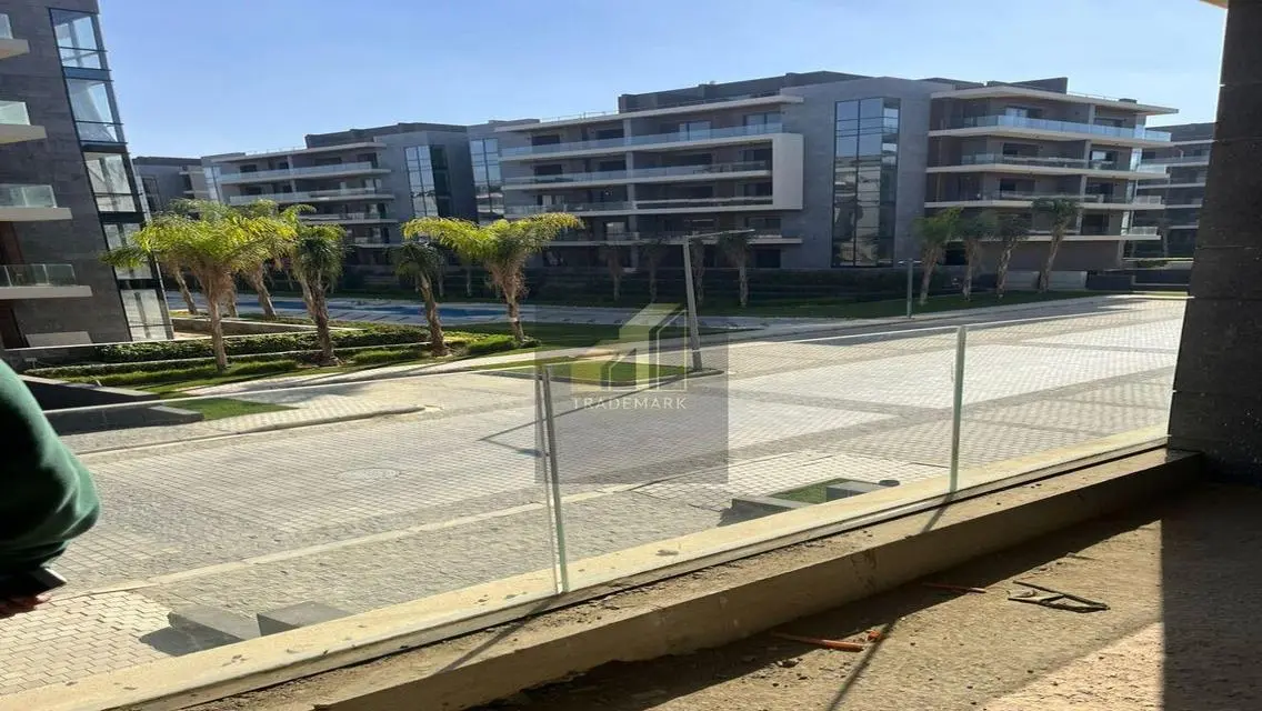 Stunning 3-Bedroom Apartment with Lake Views