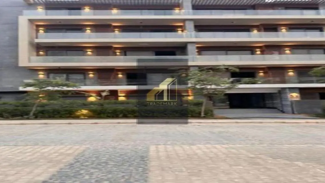Stunning 3-Bedroom Apartment with Lake Views