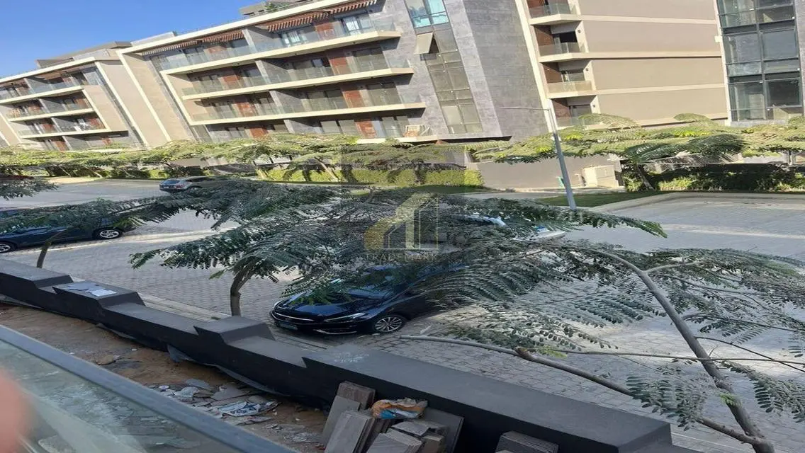 Stunning 3-Bedroom Apartment with Lake Views