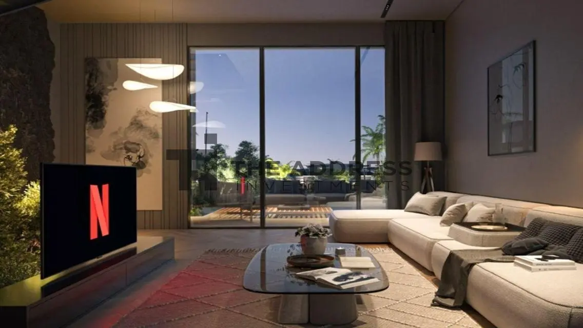 Luxurious Mansion for Sale by Private Lakes