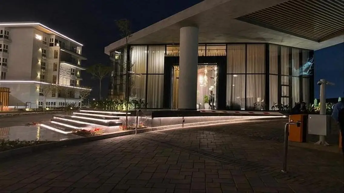 Luxurious 8-Bedroom Home with Pool Amenities