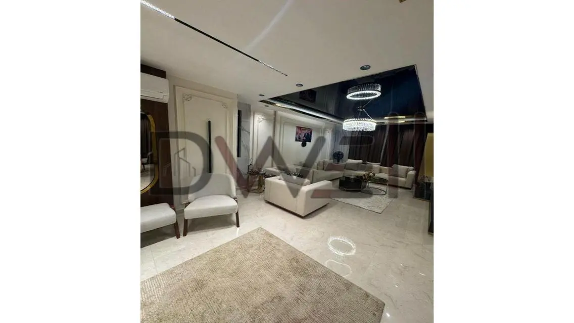 مول فخم ومساحات مفتوحة للبيع