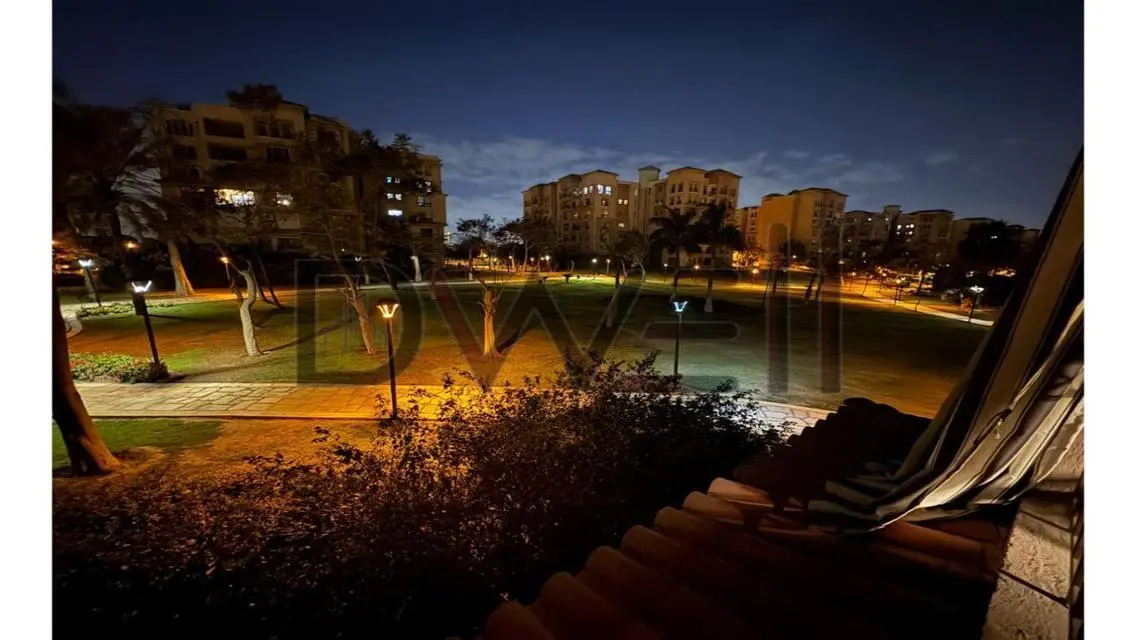 مول فخم ومساحات مفتوحة للبيع
