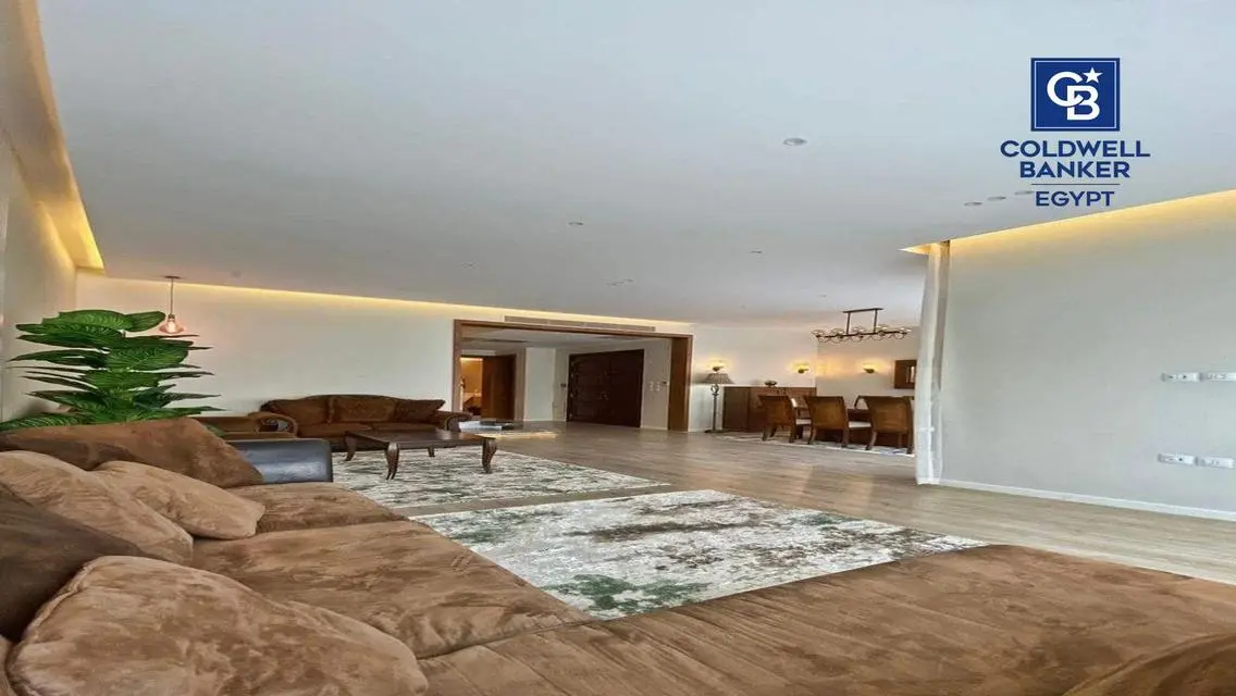 Luxurious Villa with Stunning Lake View