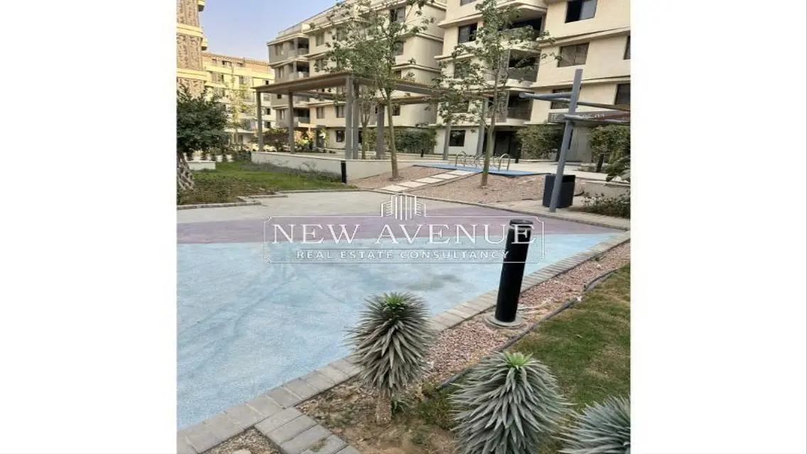 Luxury Apartment with Main Landmark View