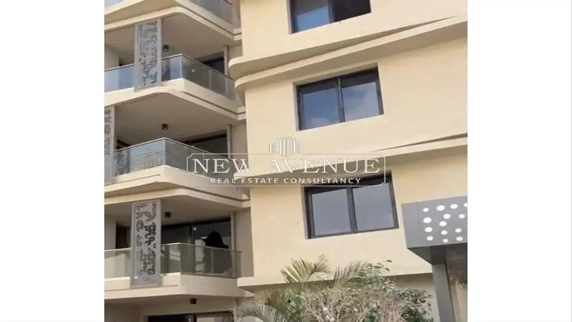 Luxury Apartment with Main Landmark View