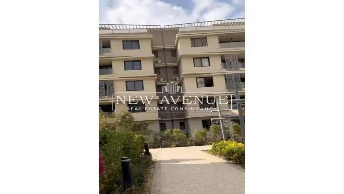 Luxury Apartment with Main Landmark View