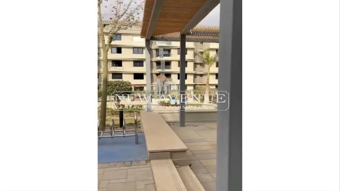 Luxury Apartment with Main Landmark View