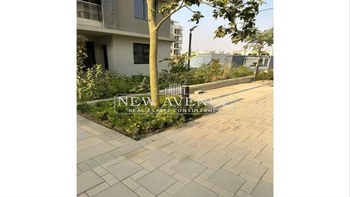 Luxury Apartment with Main Landmark View