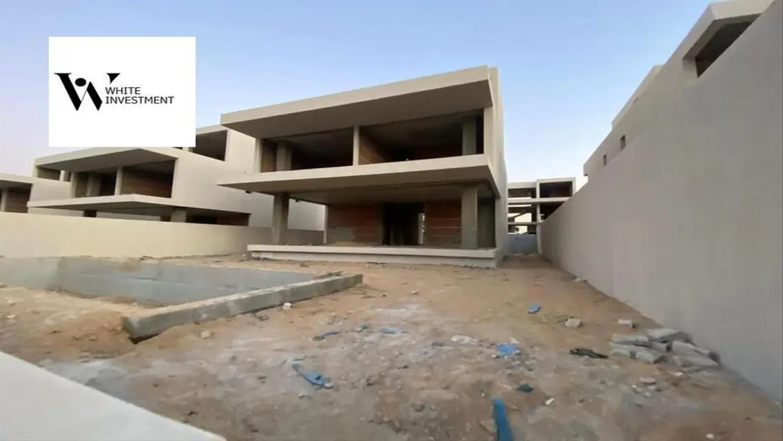 فيلا فخمة للبيع بمساحة واسعة