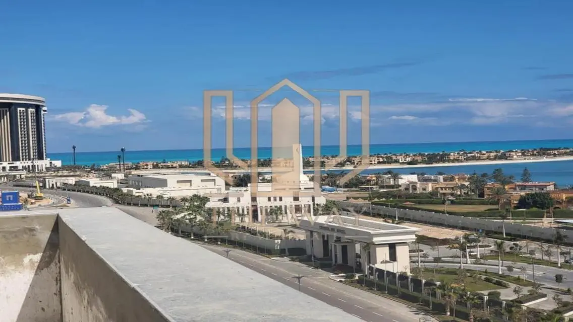 فيلا فاخرة للبيع مع مسبح وحديقة خاصة