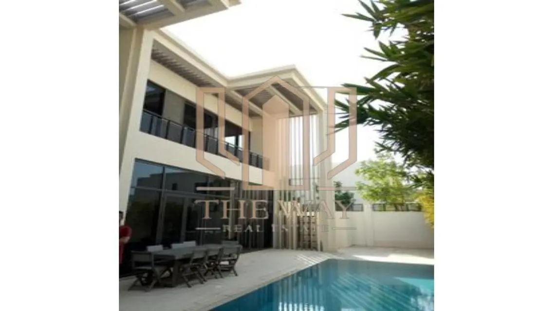 Luxurious Apartment with Spacious Dimensions Overlooking a Landmark
