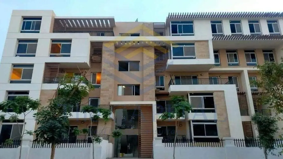 Luxury Apartment Overlooking Lakes and Major Landmarks