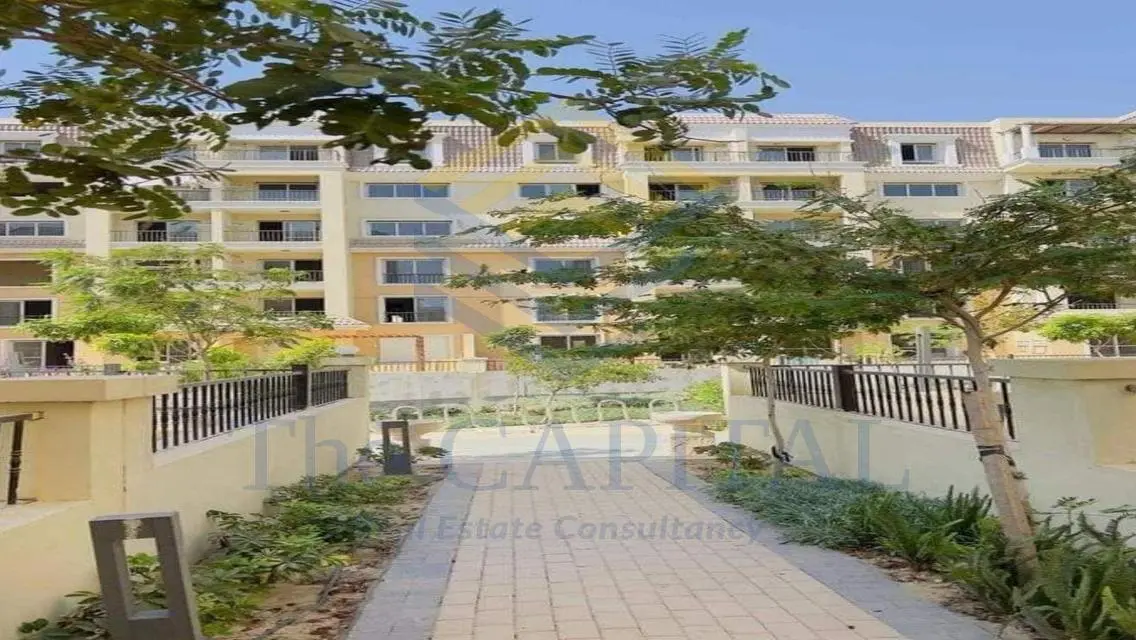 Luxury Apartment Overlooking Lakes and Major Landmarks