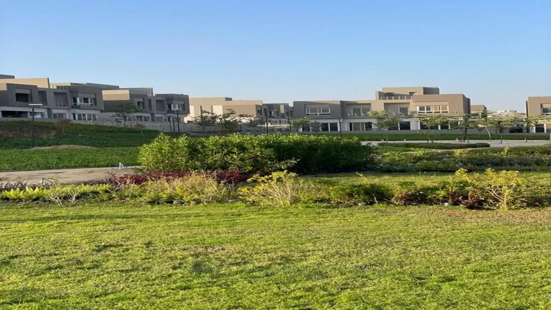 فيلا فاخرة بمساحة واسعة وإطلالة على البحيرات