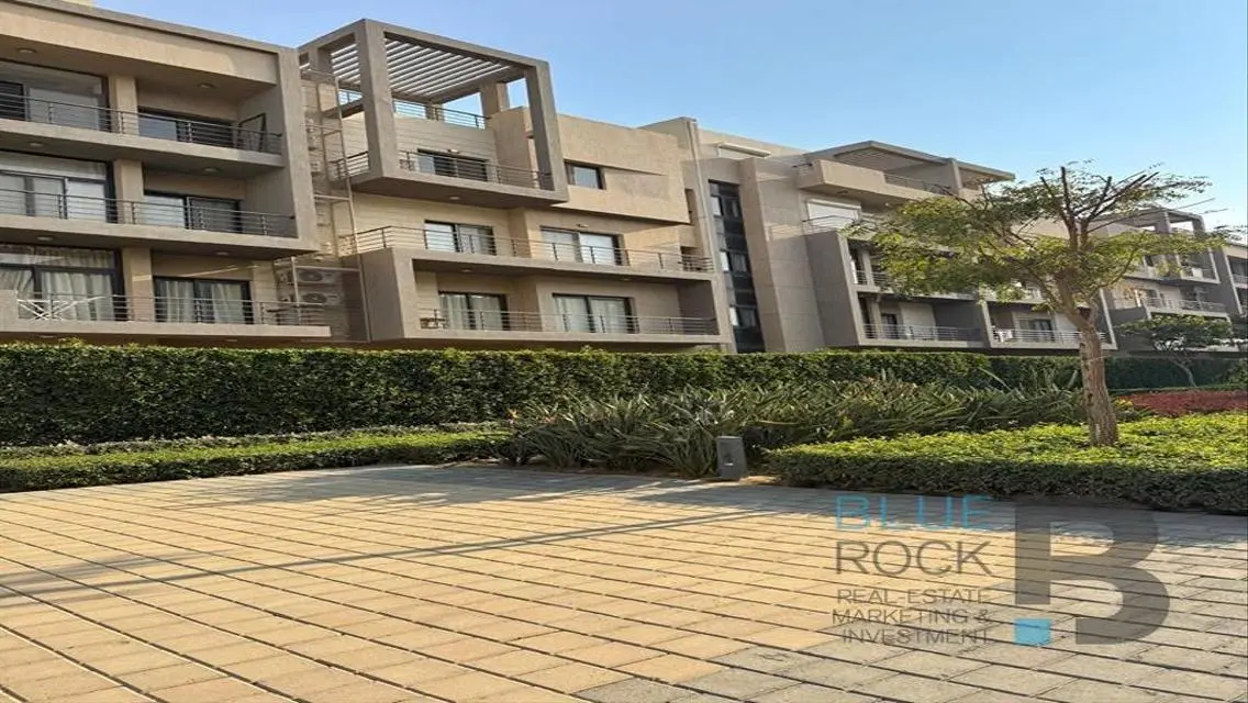 Luxury Apartment with Stunning Lake Views