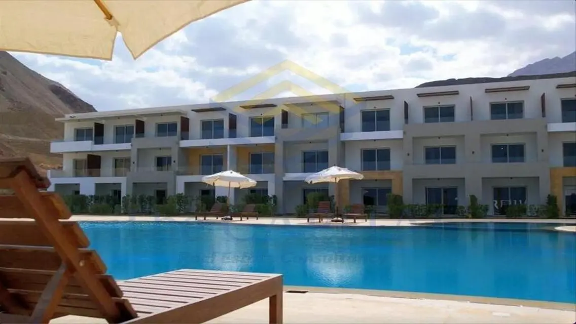 75 sqm Apartment Overlooking the Lake with Full Amenities