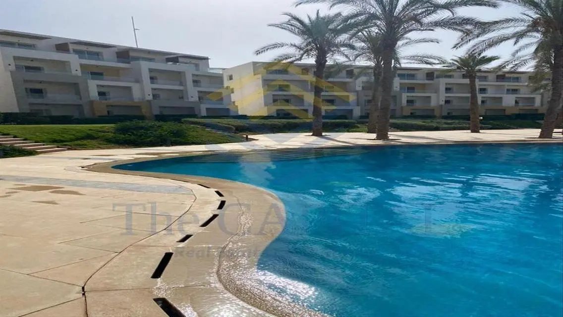 75 sqm Apartment Overlooking the Lake with Full Amenities