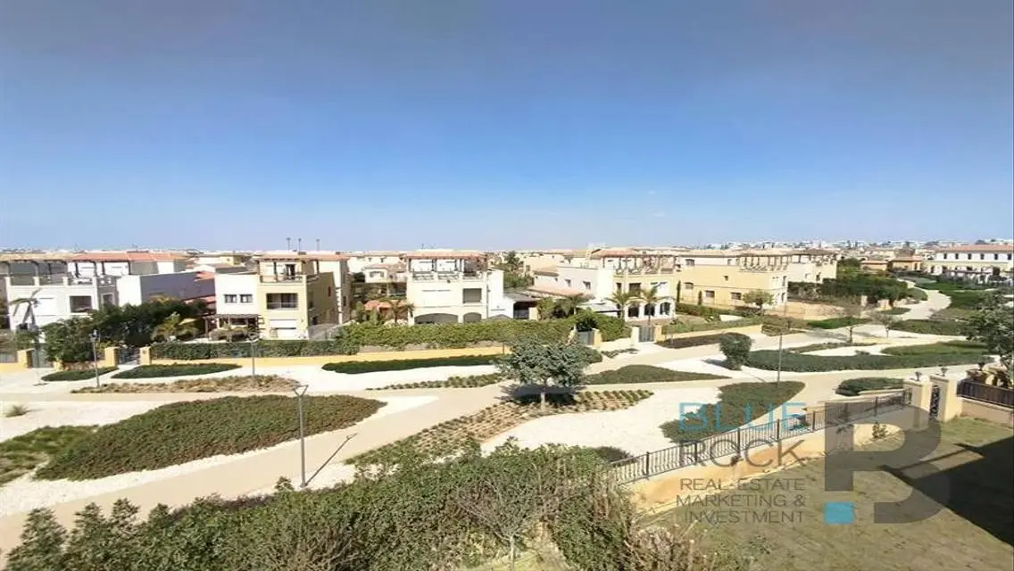 Luxurious Villa for Sale - 20 Meter Space in the Heart of the City