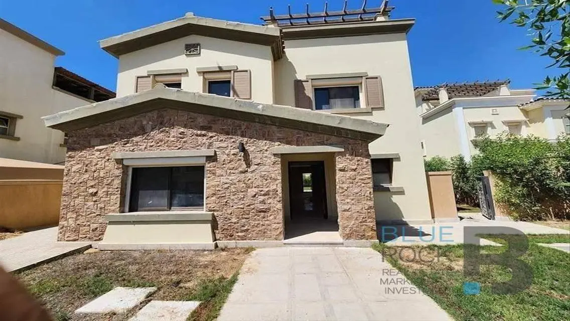 Luxurious Villa for Sale - 20 Meter Space in the Heart of the City