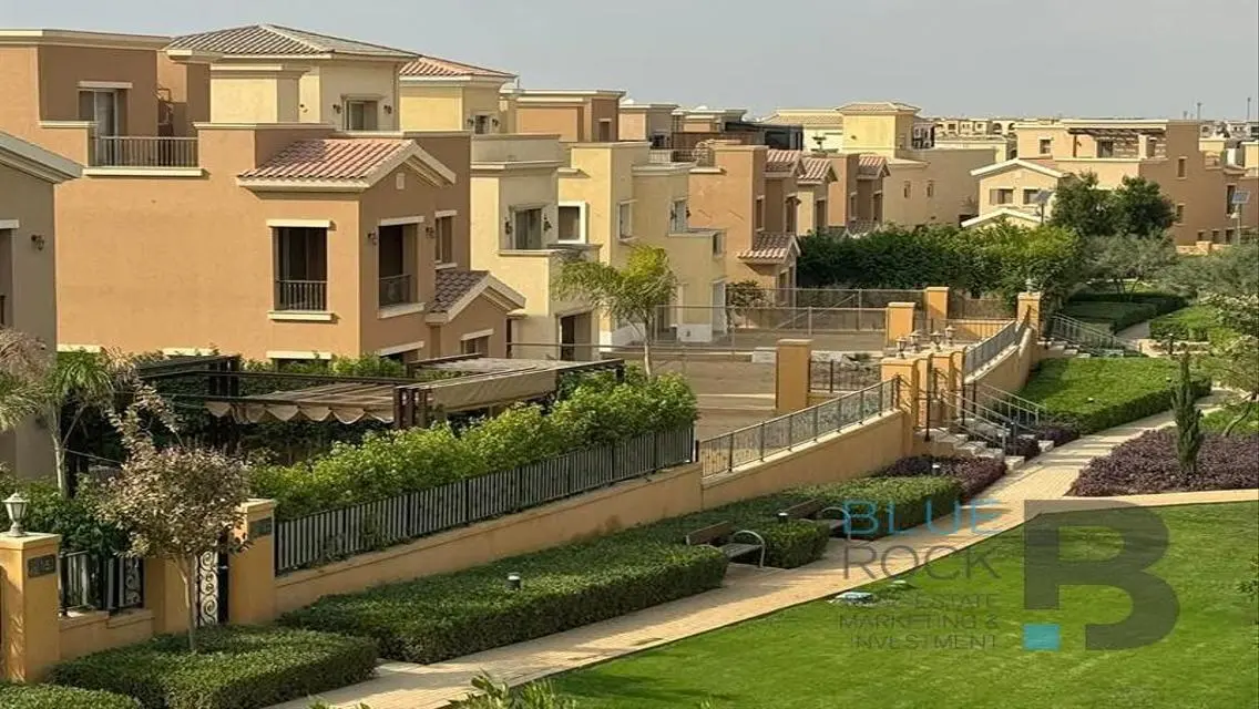 Luxurious Villa for Sale - 20 Meter Space in the Heart of the City