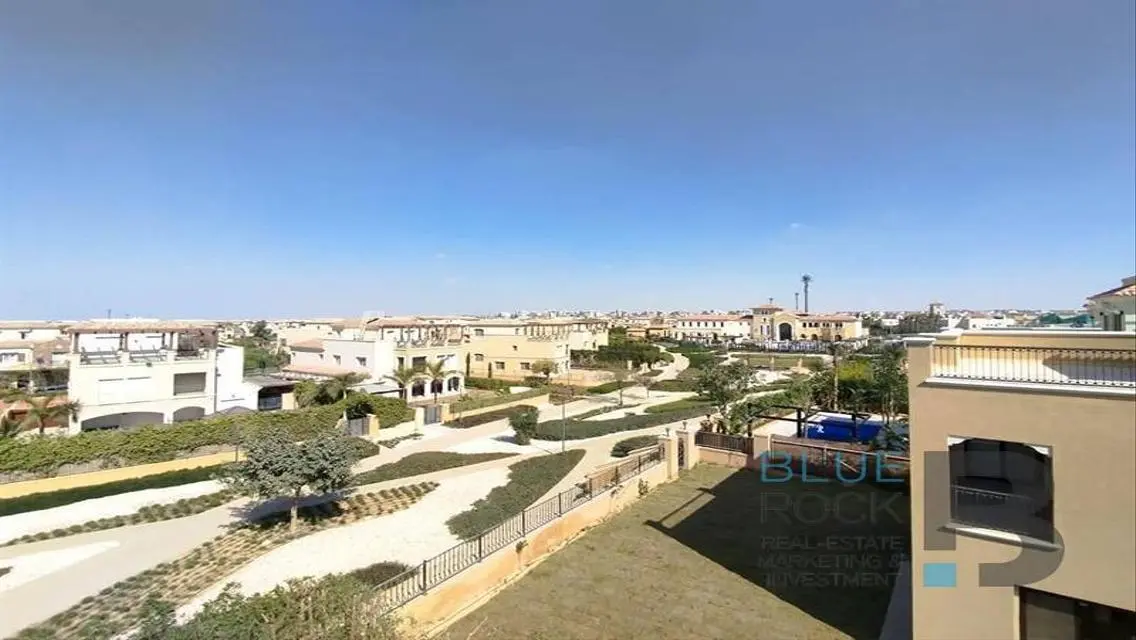 Luxurious Villa for Sale - 20 Meter Space in the Heart of the City