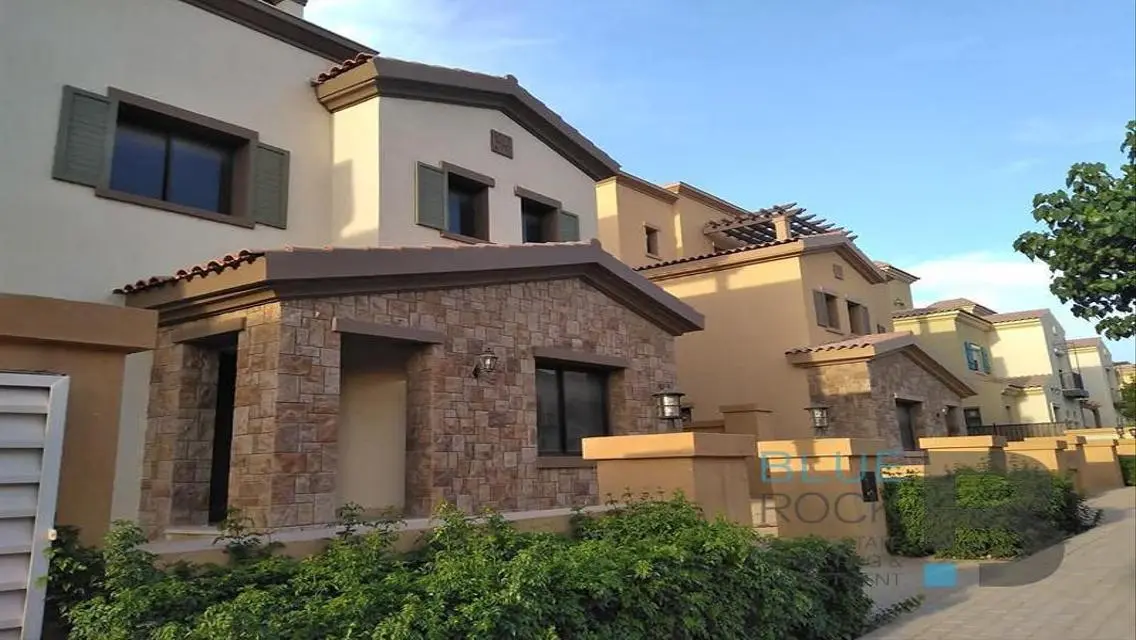Luxurious Villa for Sale - 20 Meter Space in the Heart of the City