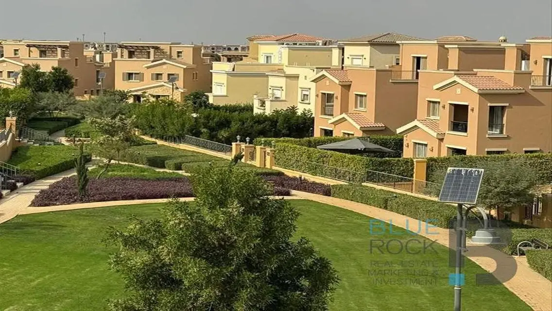 Luxurious Villa for Sale - 20 Meter Space in the Heart of the City