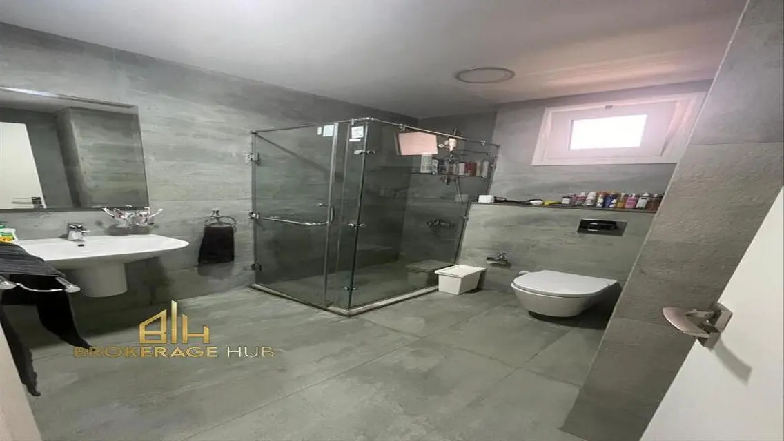 Luxury Villa 320 sqm with Private Garden in Prime Location