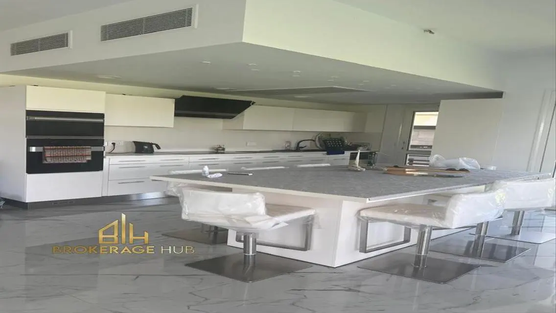 Luxury Villa 320 sqm with Private Garden in Prime Location