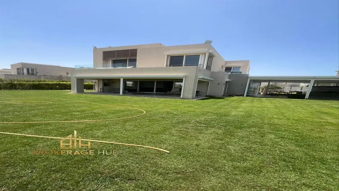Luxury Villa 320 sqm with Private Garden in Prime Location
