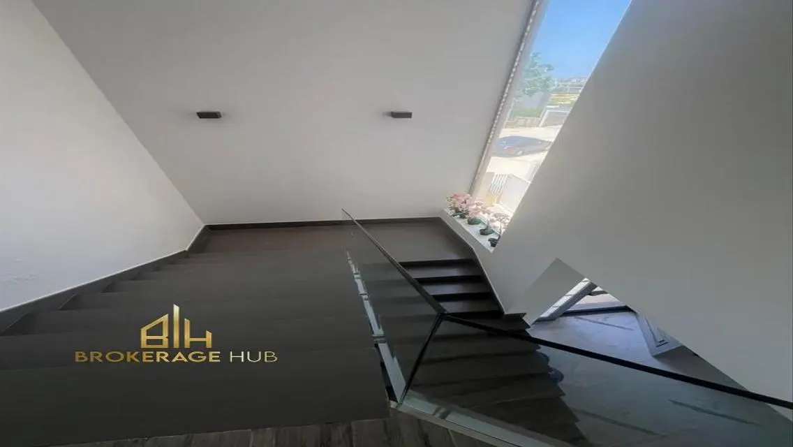 Luxury Villa 320 sqm with Private Garden in Prime Location