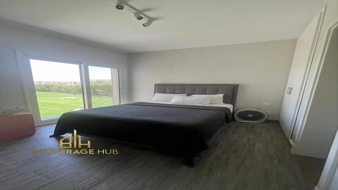 Luxury Villa 320 sqm with Private Garden in Prime Location
