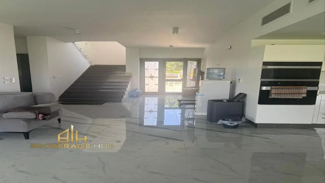 Luxury Villa 320 sqm with Private Garden in Prime Location