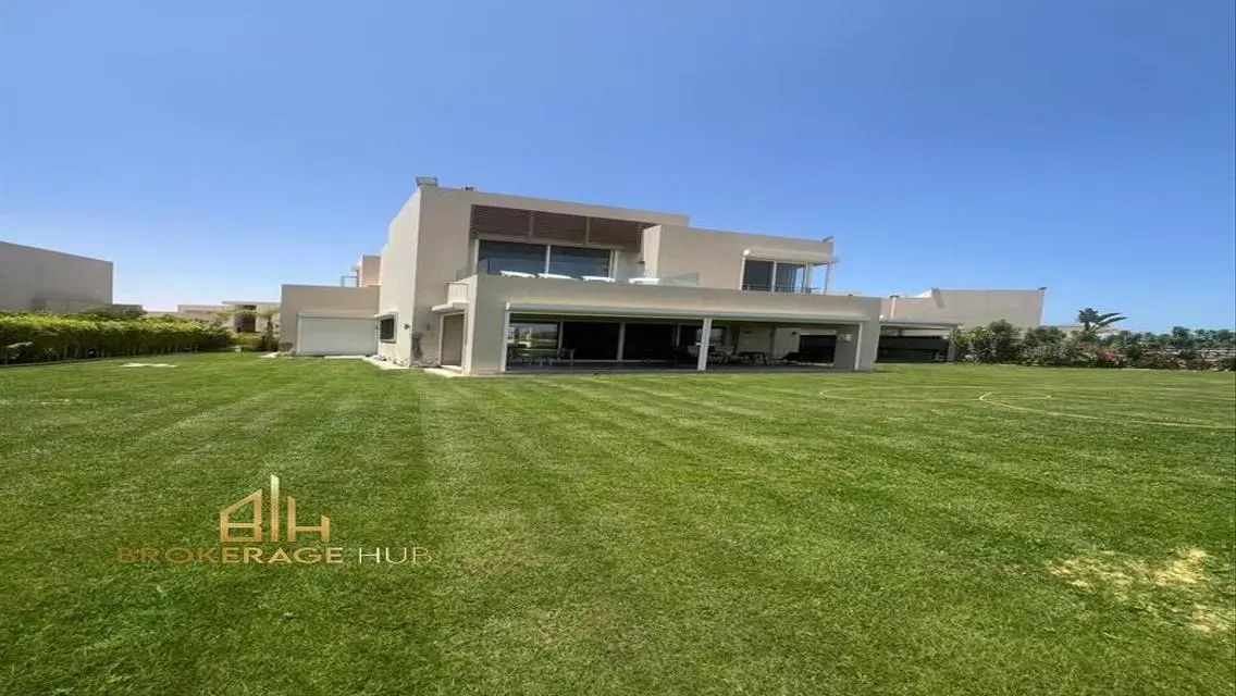 Luxury Villa 320 sqm with Private Garden in Prime Location