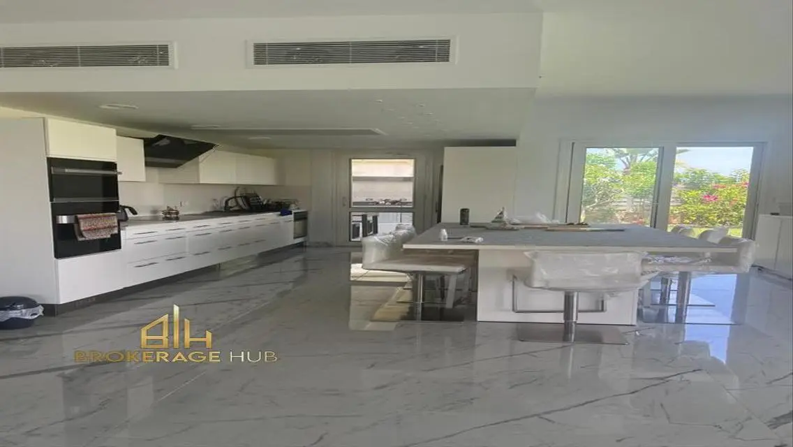 Luxury Villa 320 sqm with Private Garden in Prime Location