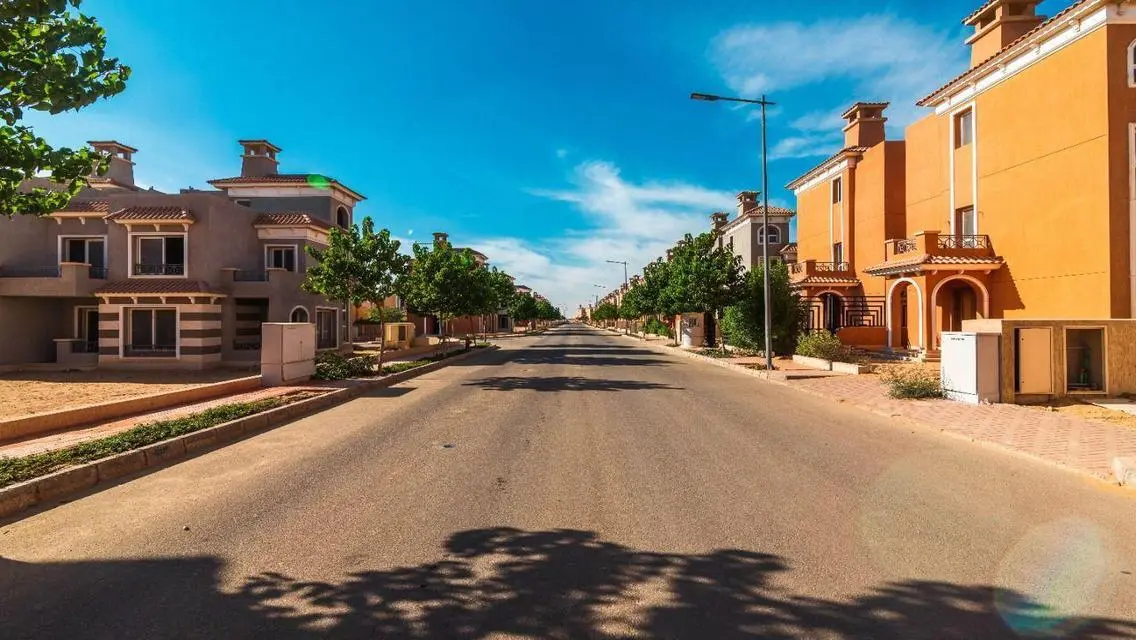 فيلا فاخرة للبيع بمساحة شاملة ومرافق متكاملة