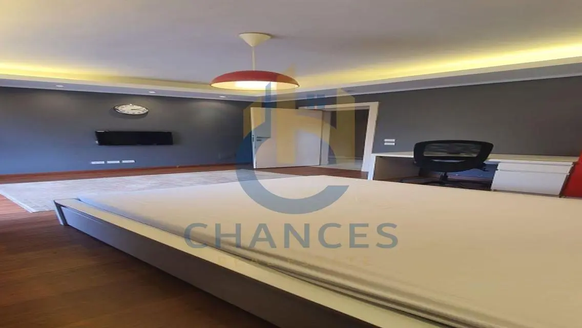 Property for Sale: 540 Square Meters with Balcony