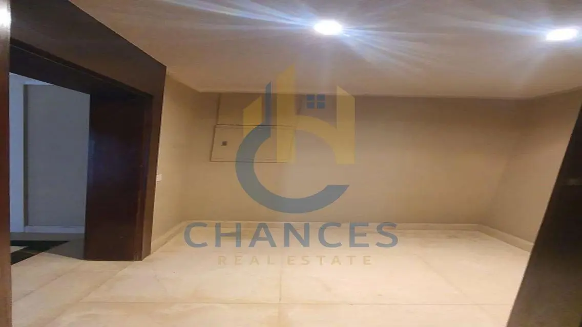 Property for Sale: 540 Square Meters with Balcony