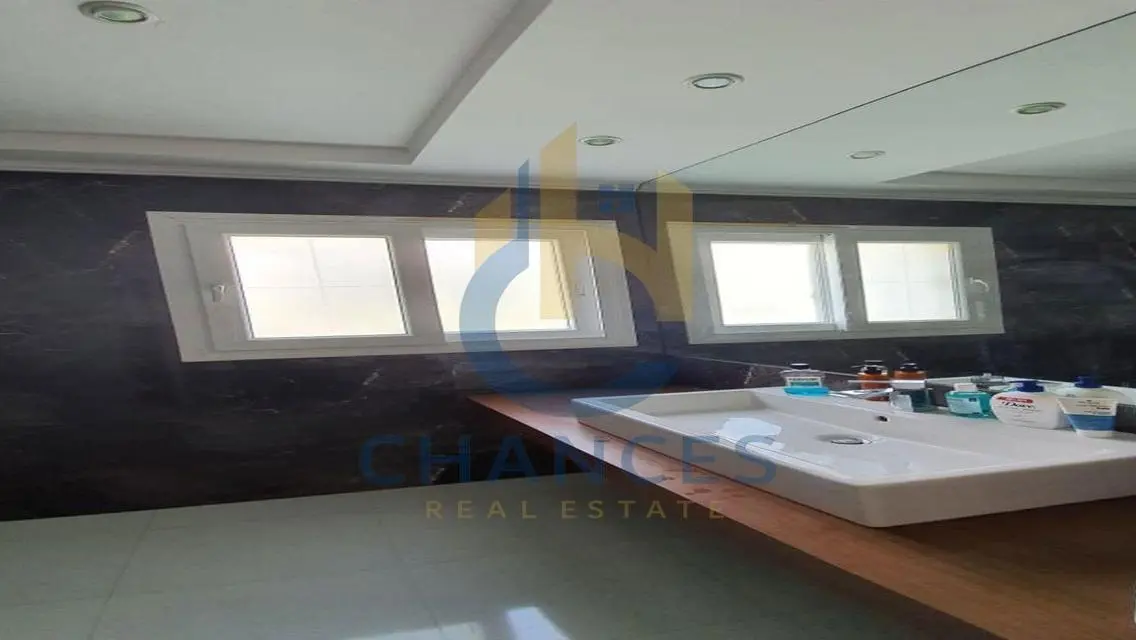Property for Sale: 540 Square Meters with Balcony