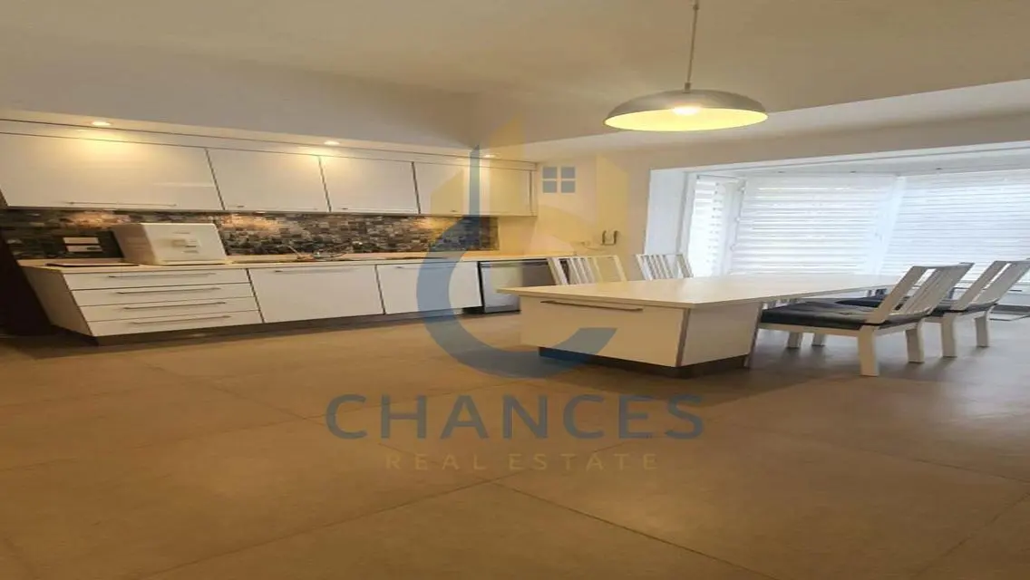 Property for Sale: 540 Square Meters with Balcony