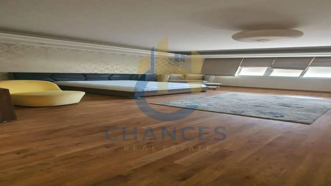 Property for Sale: 540 Square Meters with Balcony
