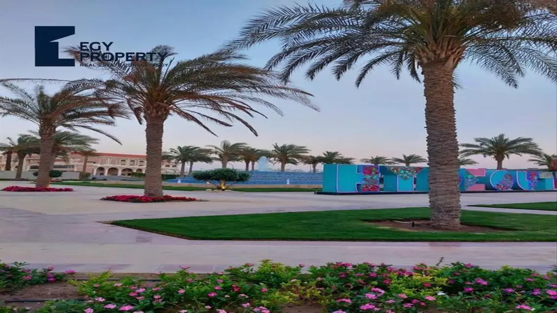 Luxurious Villa - 12 for Sale Lake View