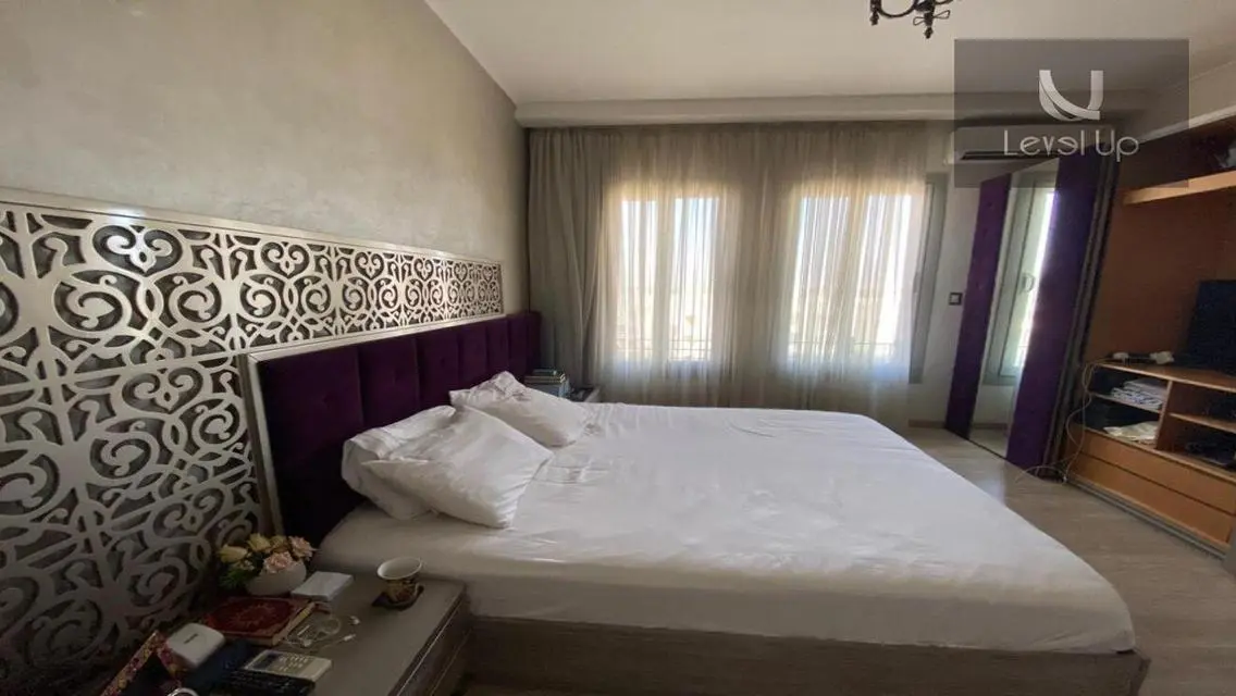 شقة مميزة للبيع بإطلالة رائعة