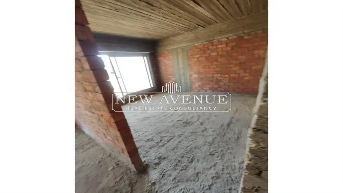 Luxury Apartment with Shared Pool and Modern Amenities