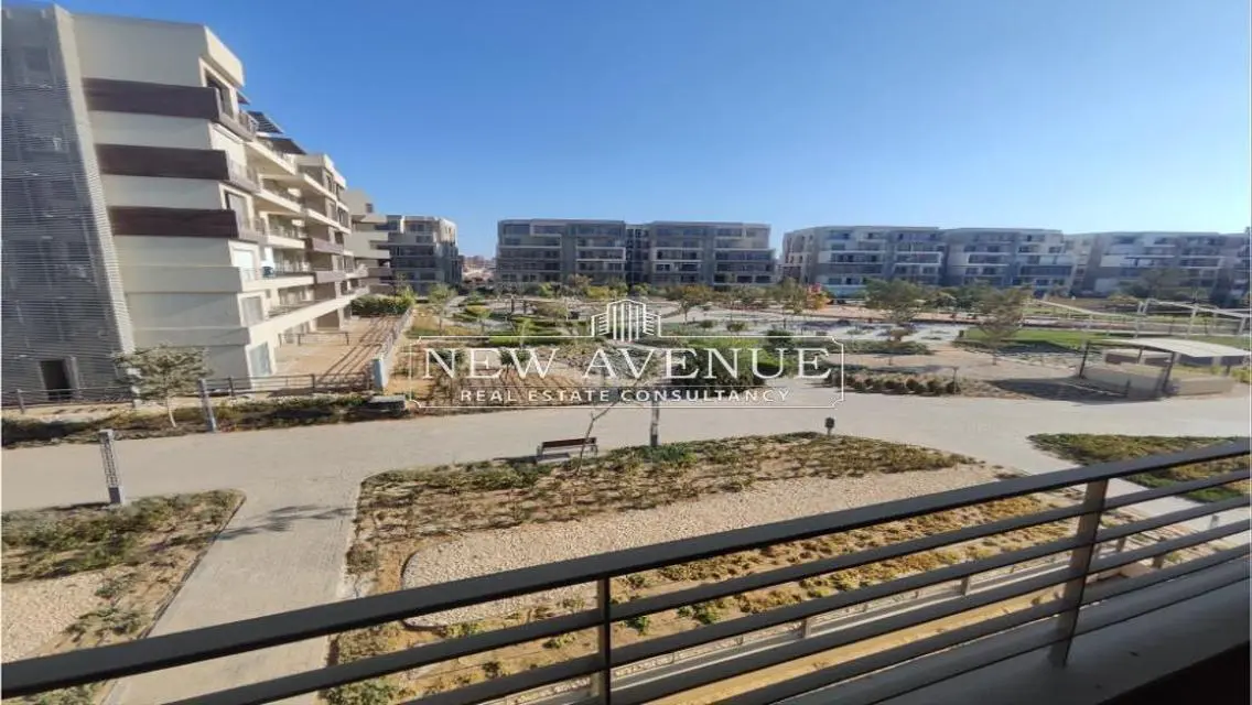 Luxury Apartment with Shared Pool and Modern Amenities