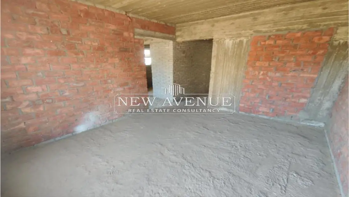 Luxury Apartment with Shared Pool and Modern Amenities