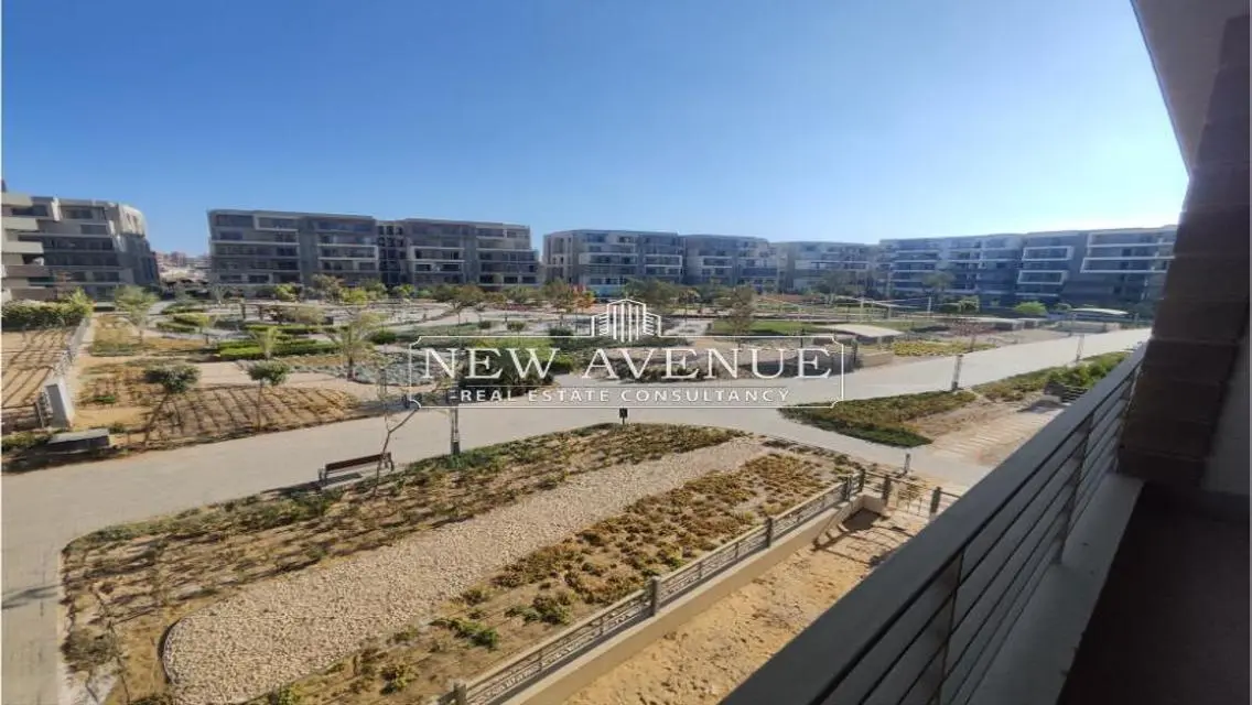 Luxury Apartment with Shared Pool and Modern Amenities