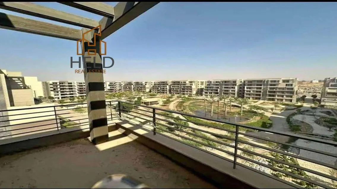 Luxury Apartment with Exceptional Amenities and Lake View