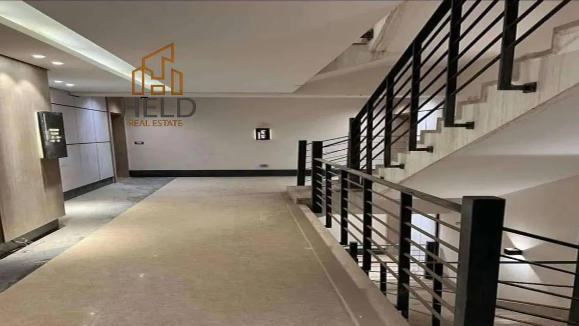 Luxury Apartment with Exceptional Amenities and Lake View
